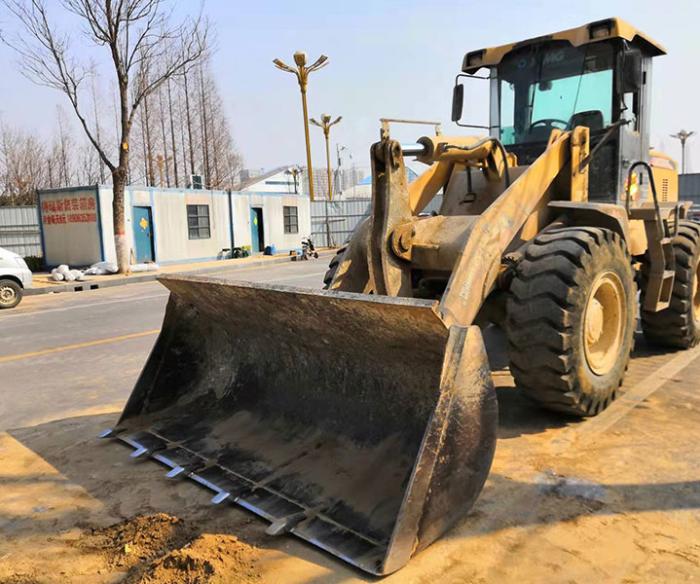 Колесный погрузчик LW300F