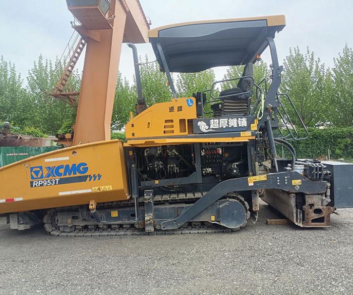 Асфальтоукладчик XCMG RP953T