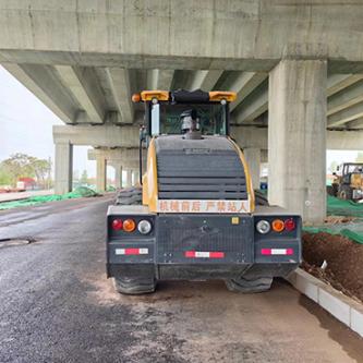 Подержанный каток XCMG